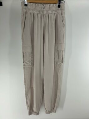 Vuori Women's Track Cargo Joggers in Light Beige